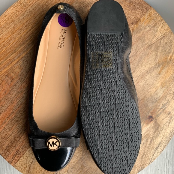 Michael Kors Shoes - NWOT MICHAEL KORS front bow ballerina flats HE171